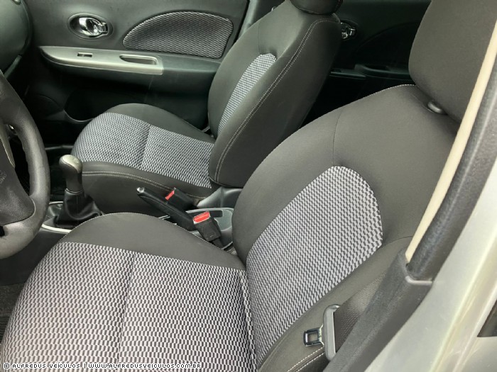 Nissan MARCH SV 1.6 2014/2015